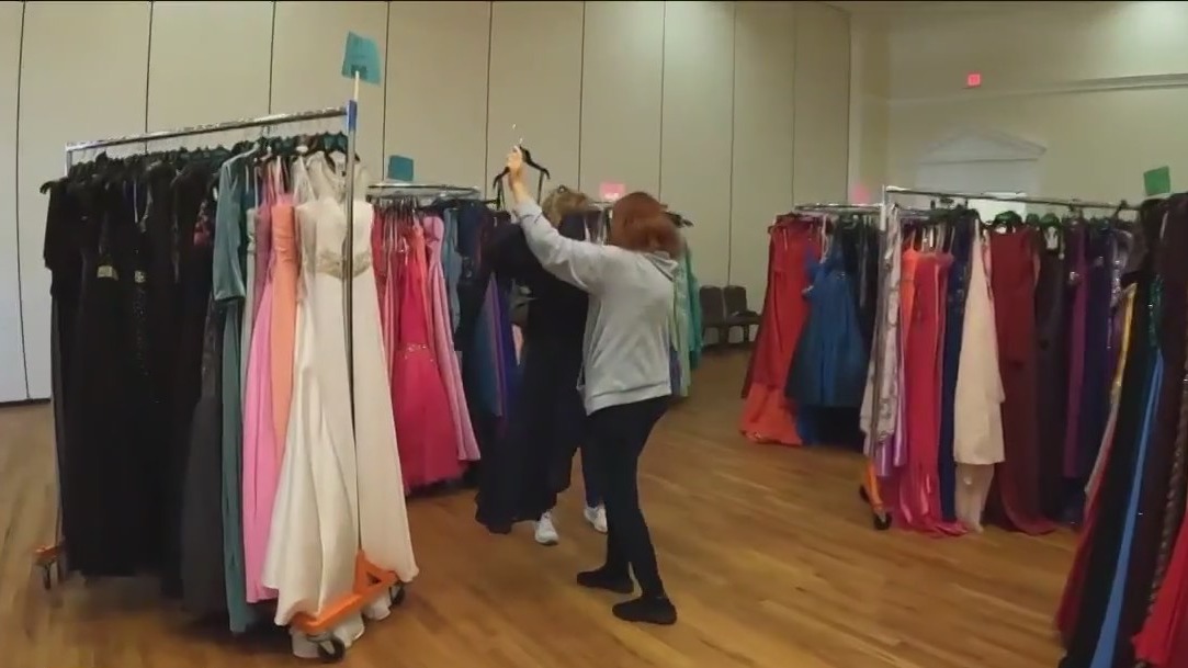 Gowns for Girls provides free formal dresses to students